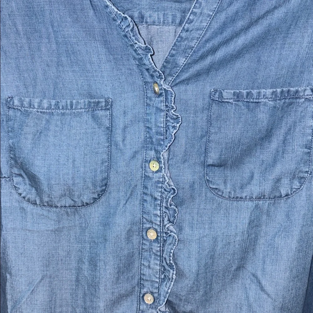 Chico’s Sleeveless Denim Ruffle Button-Up Shirt. Women’s 2 (Women's Large). GUC